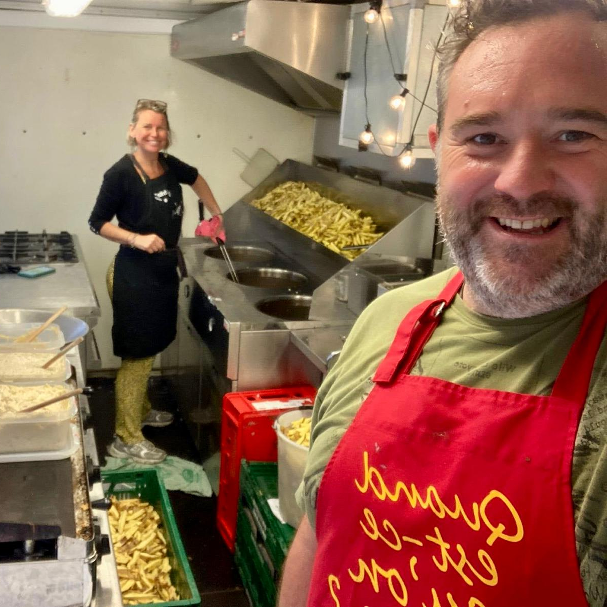 Image des propriétaires de Patatrak dans leurs foodtruck